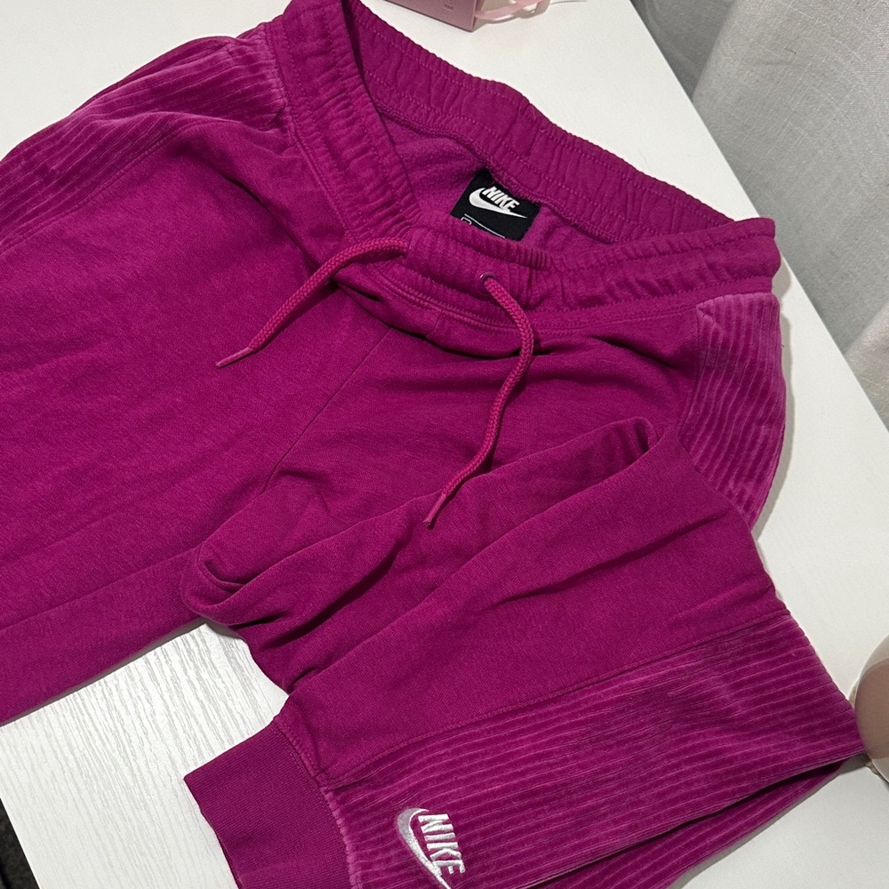 Nike Women's Fuchsia Sweater Sweat Pants